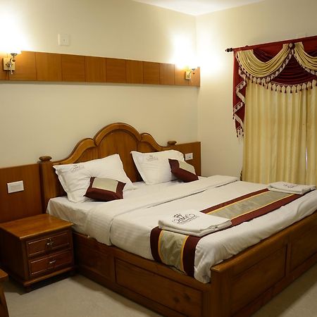 Hotel Vasantham Palace Ооти Екстериор снимка