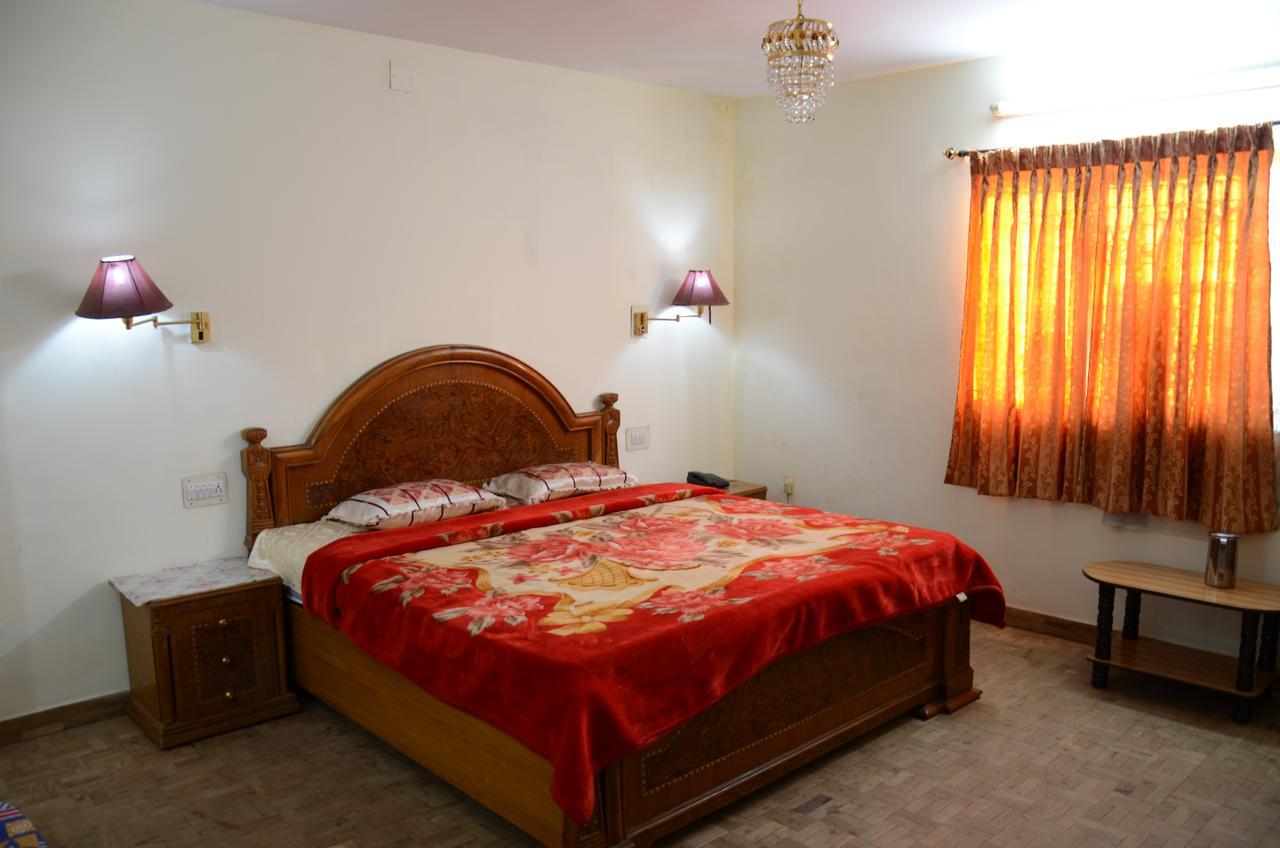 Hotel Vasantham Palace Ооти Екстериор снимка